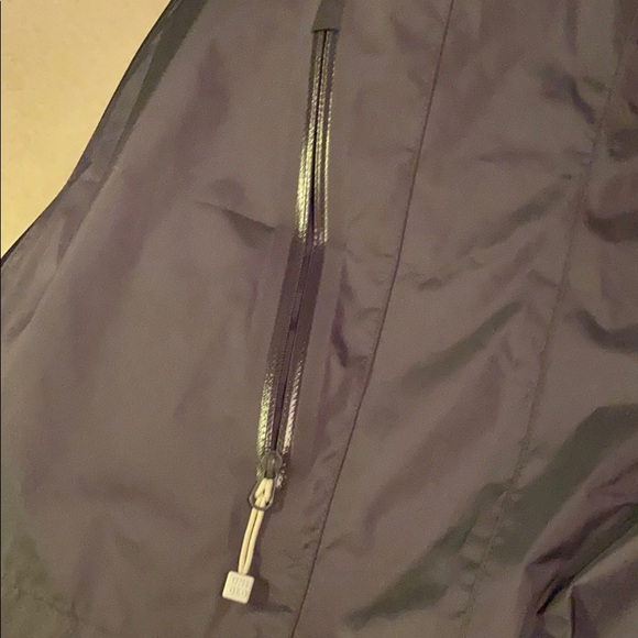 GUC Ultra Light Uniqlo Windbreaker - Picture 5 of 6